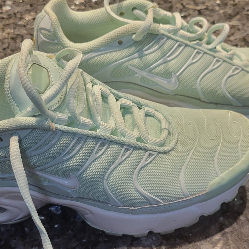 Nike Women's Mint Green Sneakers